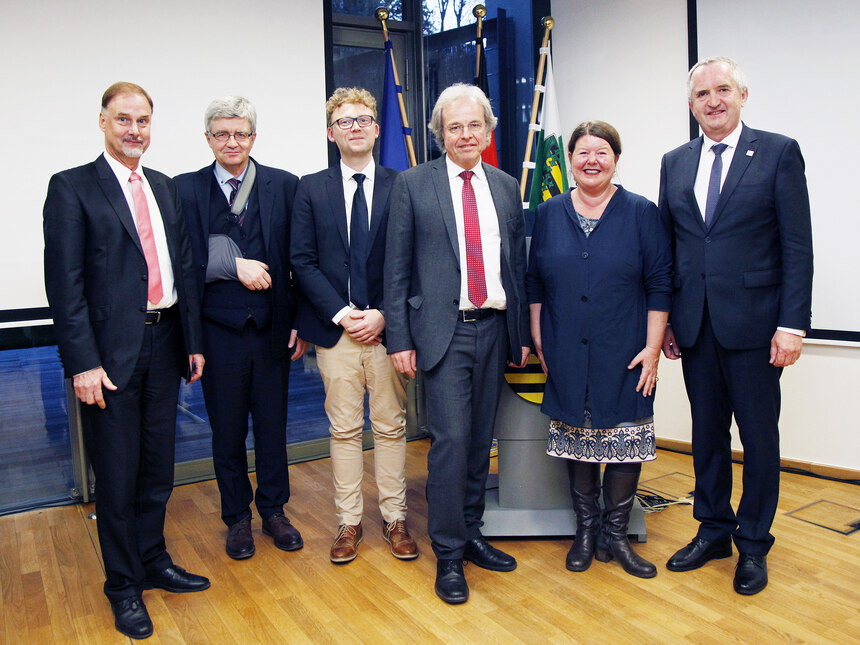 Gruppenfoto Referenten Präsentation SIH in Brüssel